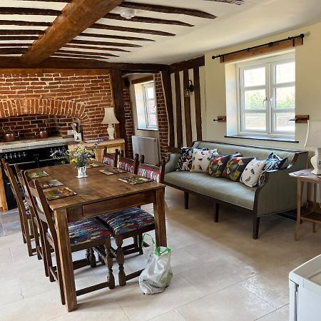 A Newly Renovated, Cosy Escape In The Beautiful Shepherd'S Cottage Dereham Zewnętrze zdjęcie