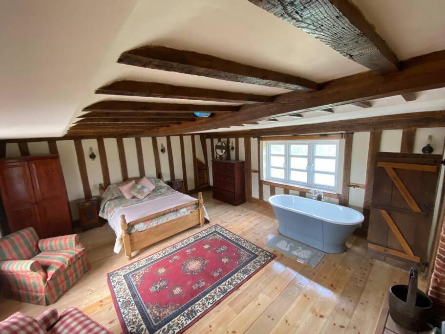 A Newly Renovated, Cosy Escape In The Beautiful Shepherd'S Cottage Dereham Zewnętrze zdjęcie